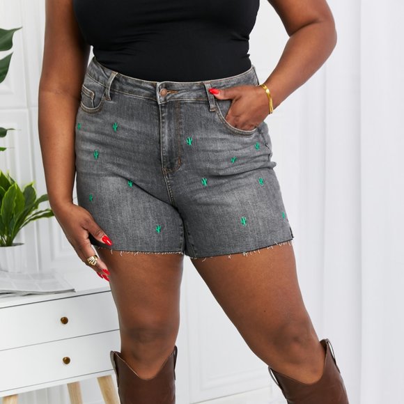 Judy Blue Plus Size HW Heart Shaped Pkts & Red Contrast Thread Denim Shorts main image 1